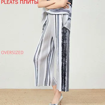- Популярните цветни Нагънат дамски панталони на Райета с принтом, летни директни широки Тесни Ежедневни Скъсяване на Панталони Miyake с висока талия